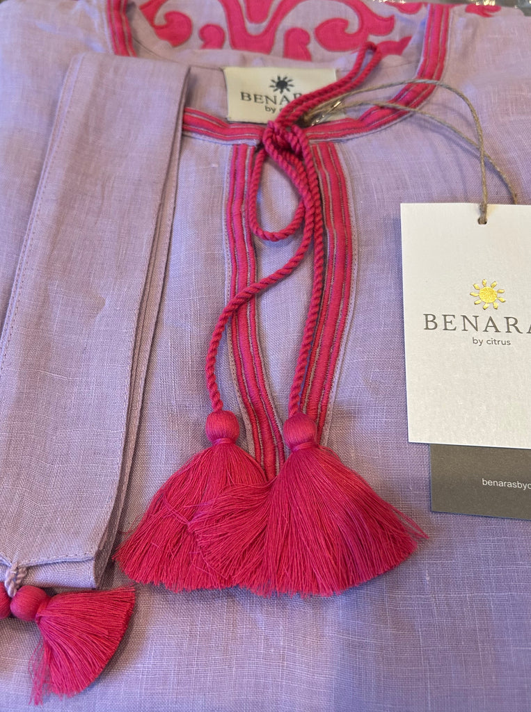 BENARAS~ Lavender w bright pink Tahiti appliqué kaftan 24876