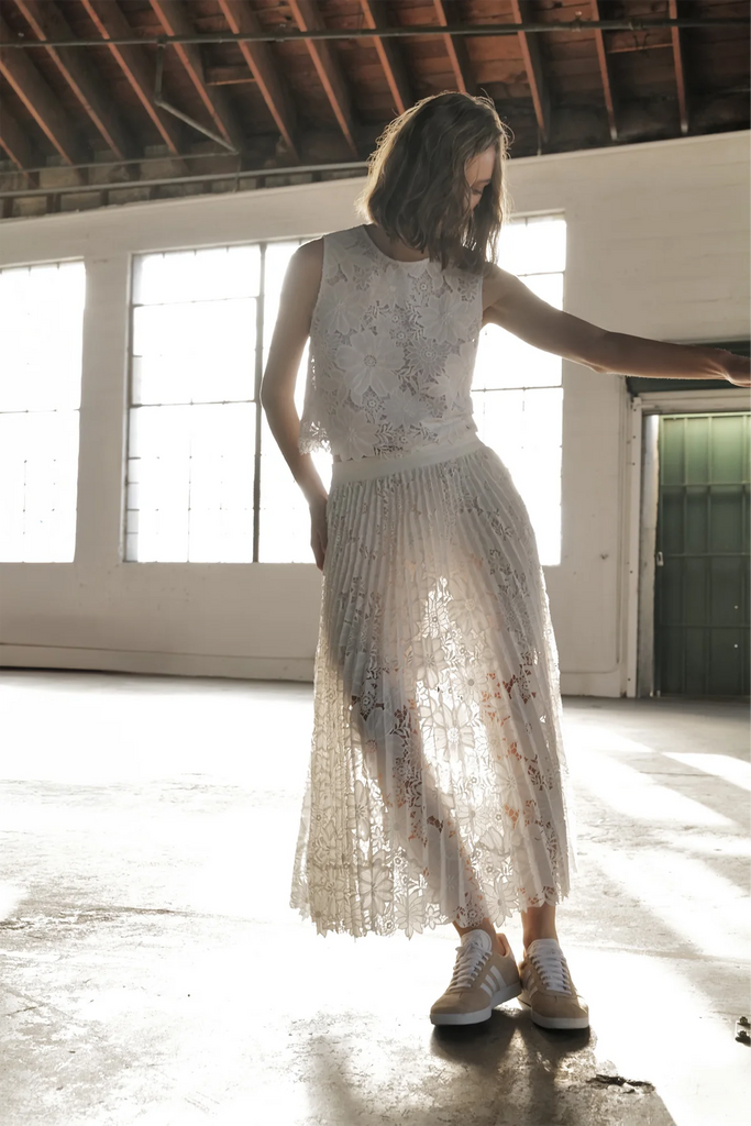 LE SUPERBE~ White sunflower lace skirt