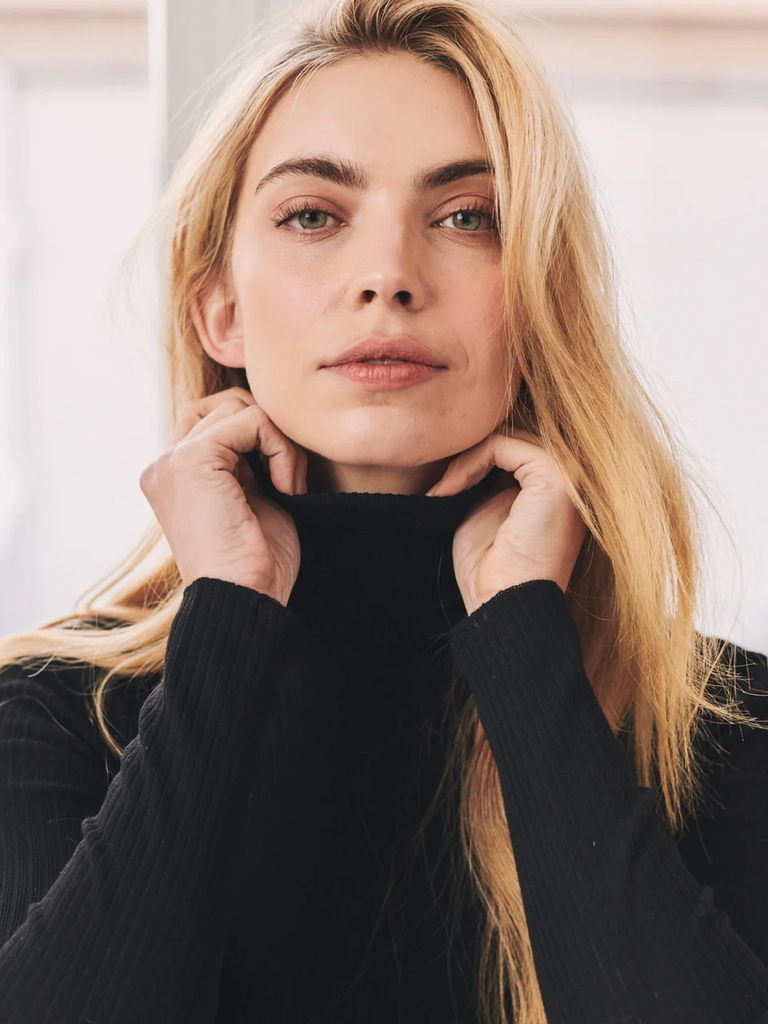 Polkadot ALI TURTLENECK Fitted - Black Rib Knit