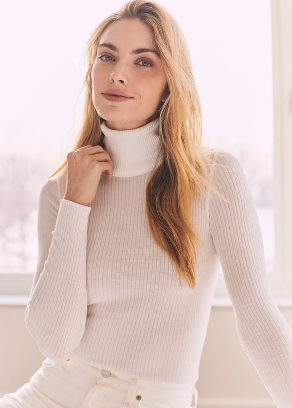 Polkadot ALI TURTLENECK Fitted - Pearl White Rib Knit