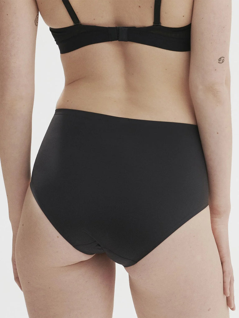 SIMONE PERELE~ Essentiel Control Brief