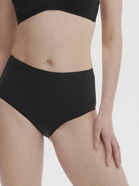 SIMONE PERELE~ Essentiel Control Brief