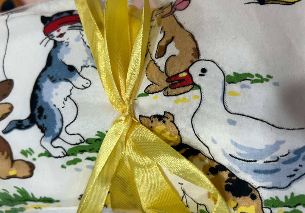 LORILYN CO~ Hooded towel w assorted print hood