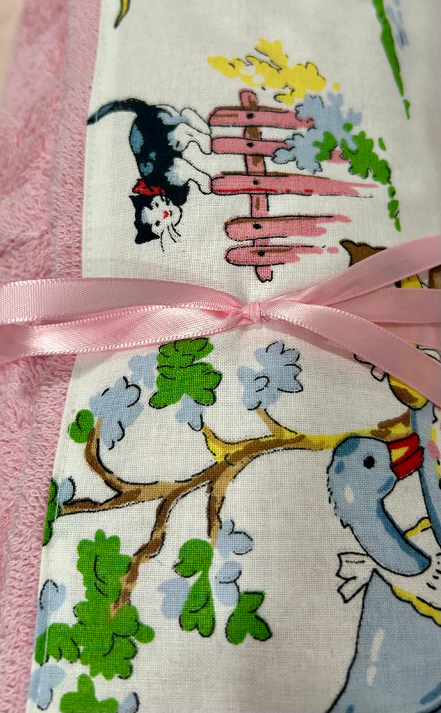 LORILYN CO~ Hooded towel w assorted print hood