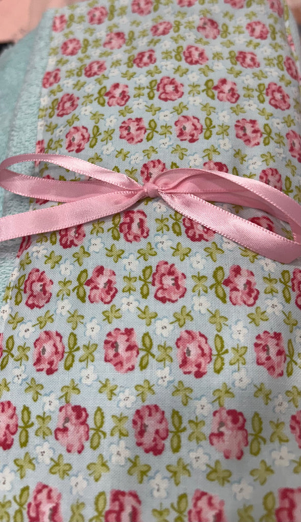 LORILYN CO~ Hooded towel w assorted print hood