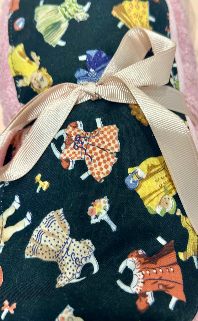 LORILYN CO~ Hooded towel w assorted print hood