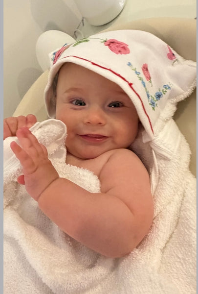 LORILYN CO~ Hooded towel w assorted print hood